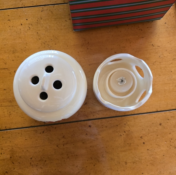 New vintage hand painted Christmas potpourri press. - Picture 3 of 8